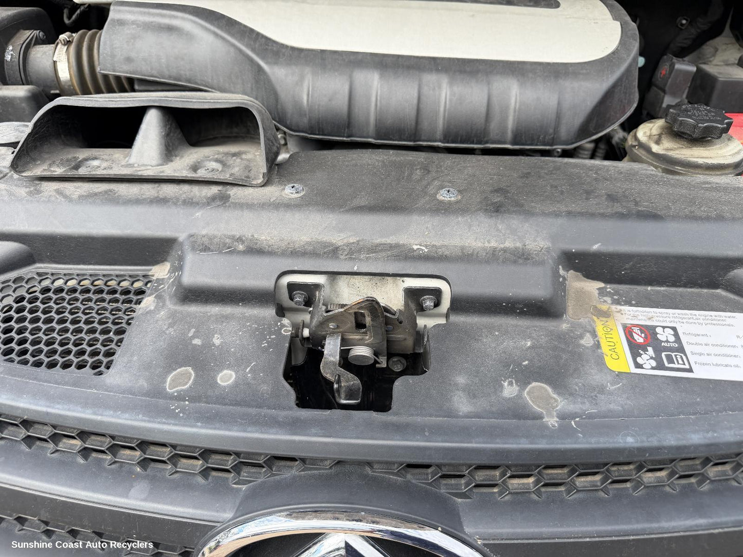2015-2025 Ldv G10 Bonnet Lock Support