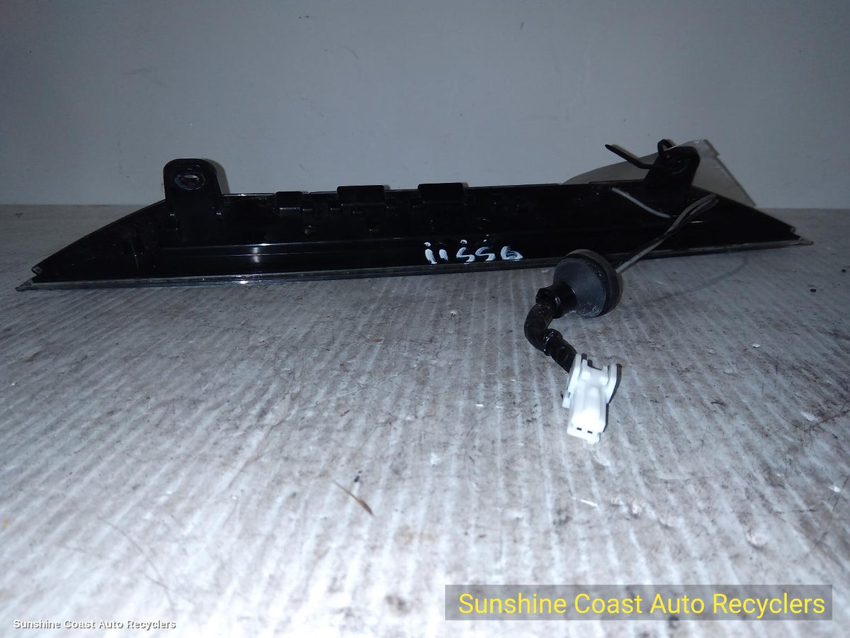 2009-2012 Mitsubishi Outlander High Level Stoplight