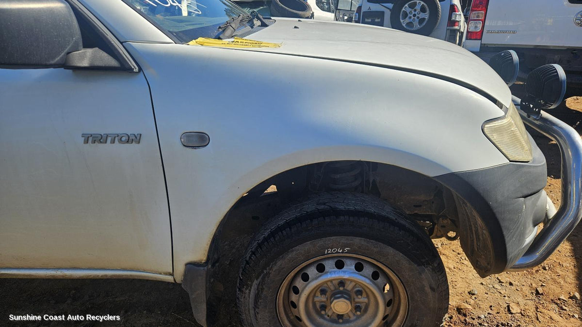 2006-2015 Mitsubishi Triton Right Guard