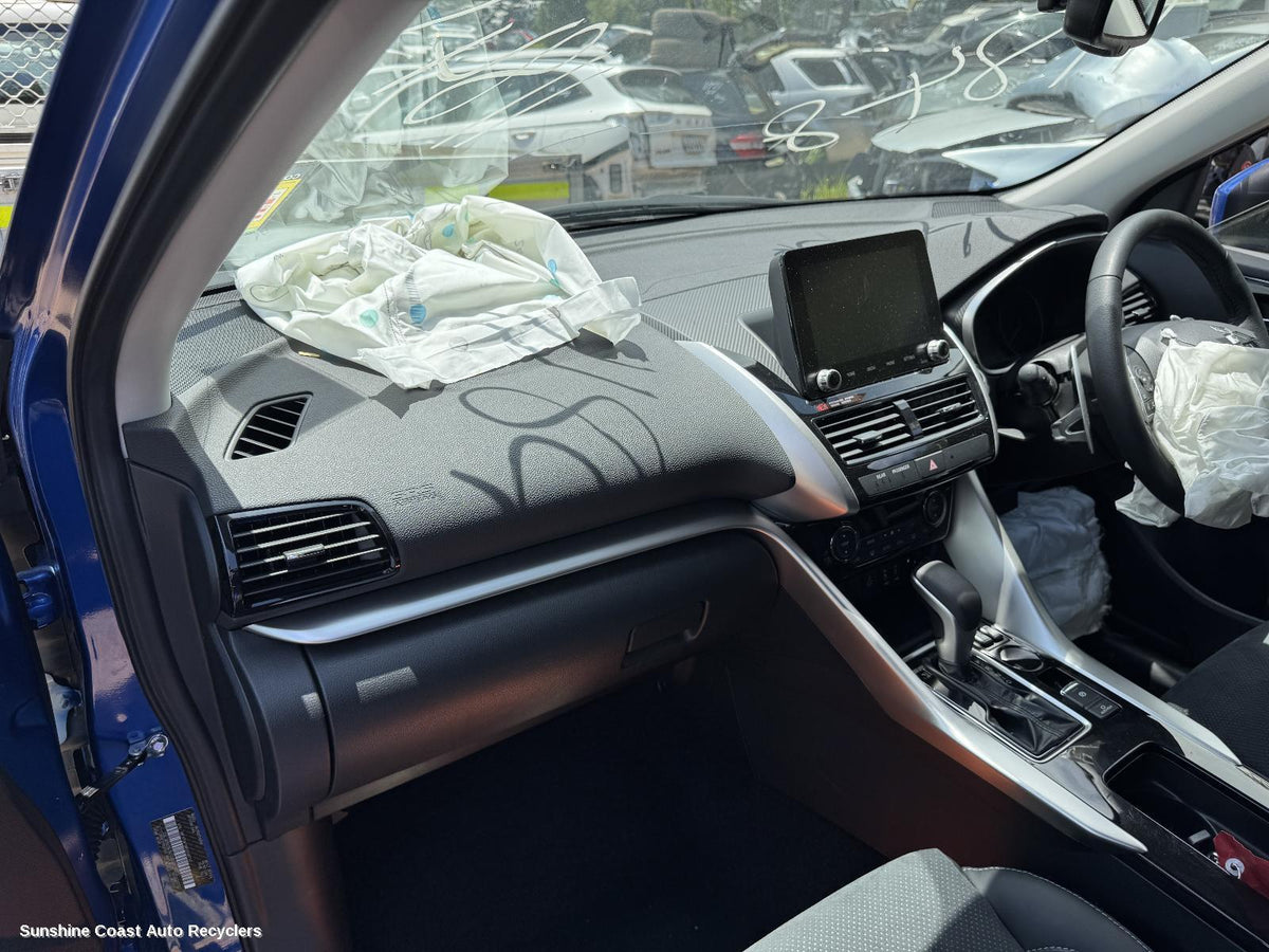 2017-2026 Mitsubishi Eclipse Cross Glove Box
