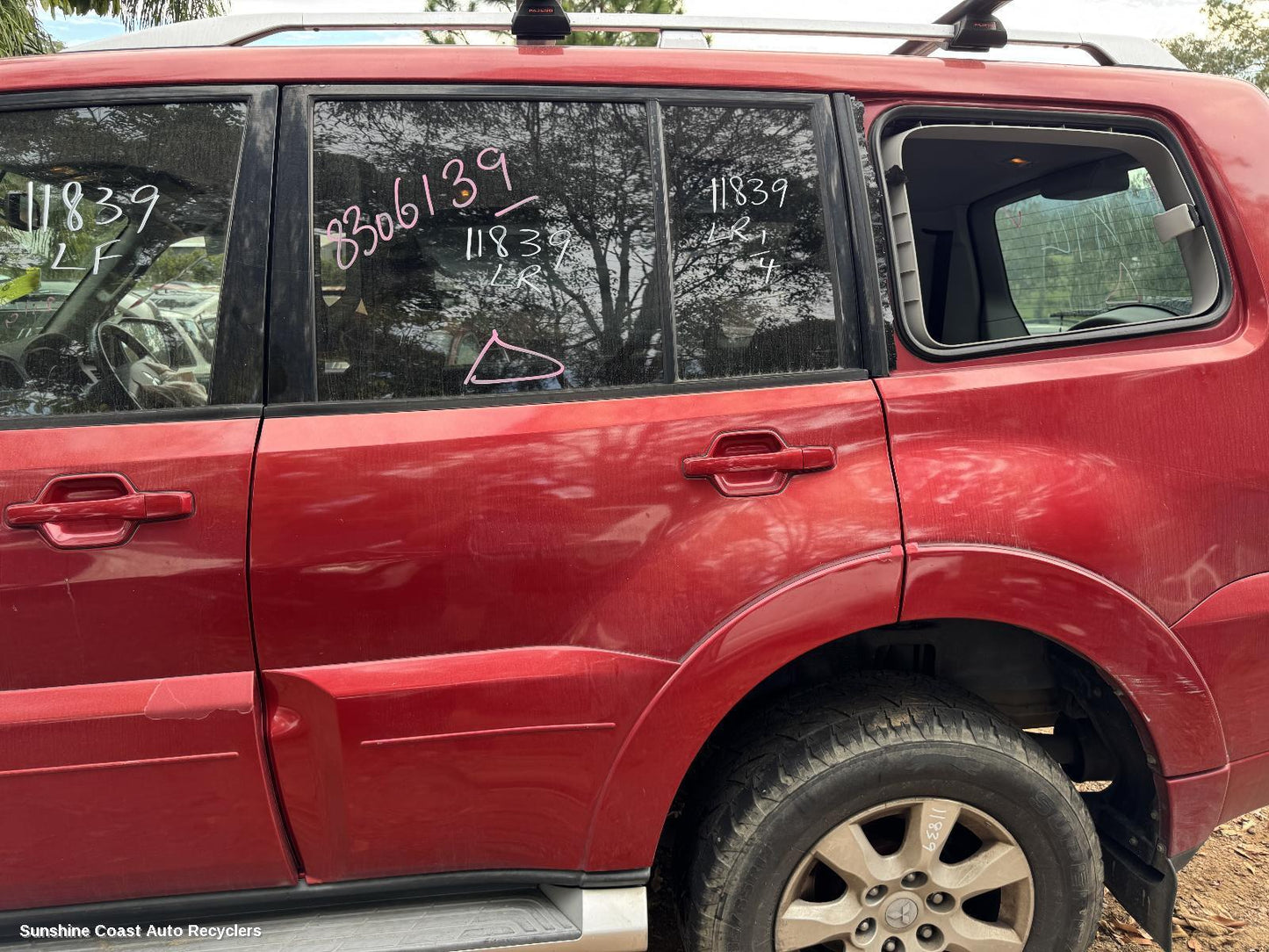 2009 Mitsubishi Pajero Left Rear Door Sliding