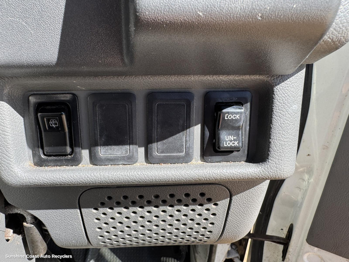 2007 Mitsubishi L300 Misc Switch Relay