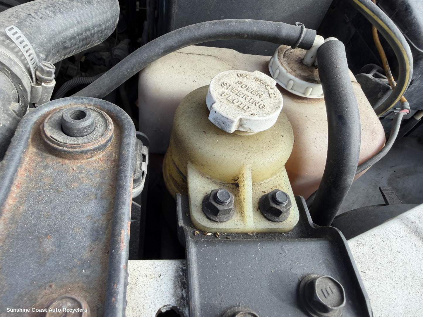 2000-2006 Mitsubishi Pajero P S Reservoir