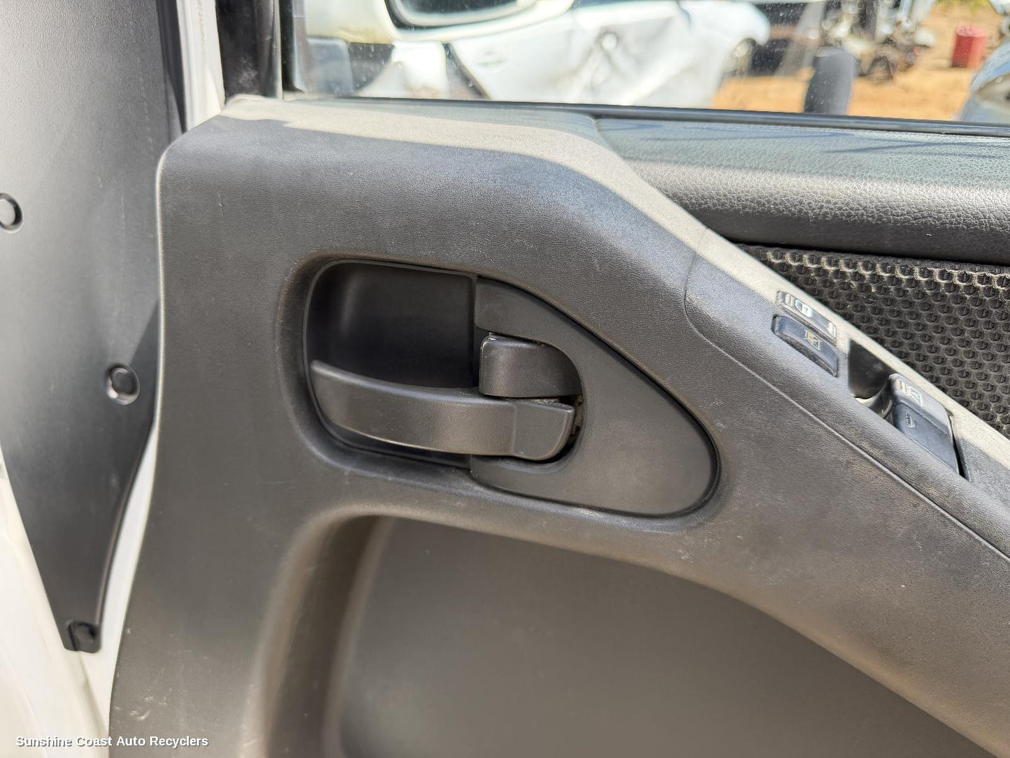 2005-2015 Nissan Navara Door Handle
