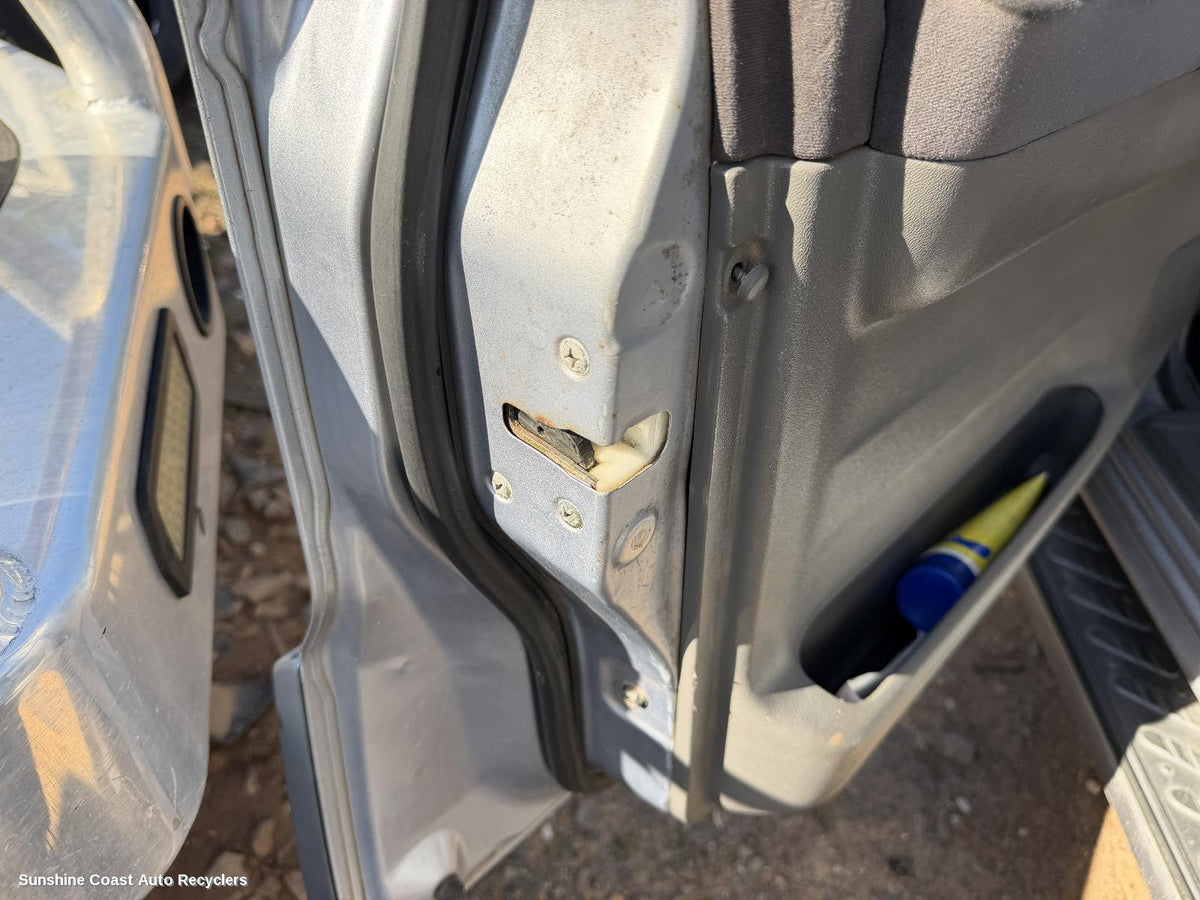 2000-2006 Mitsubishi Pajero Door Boot Gate Lock