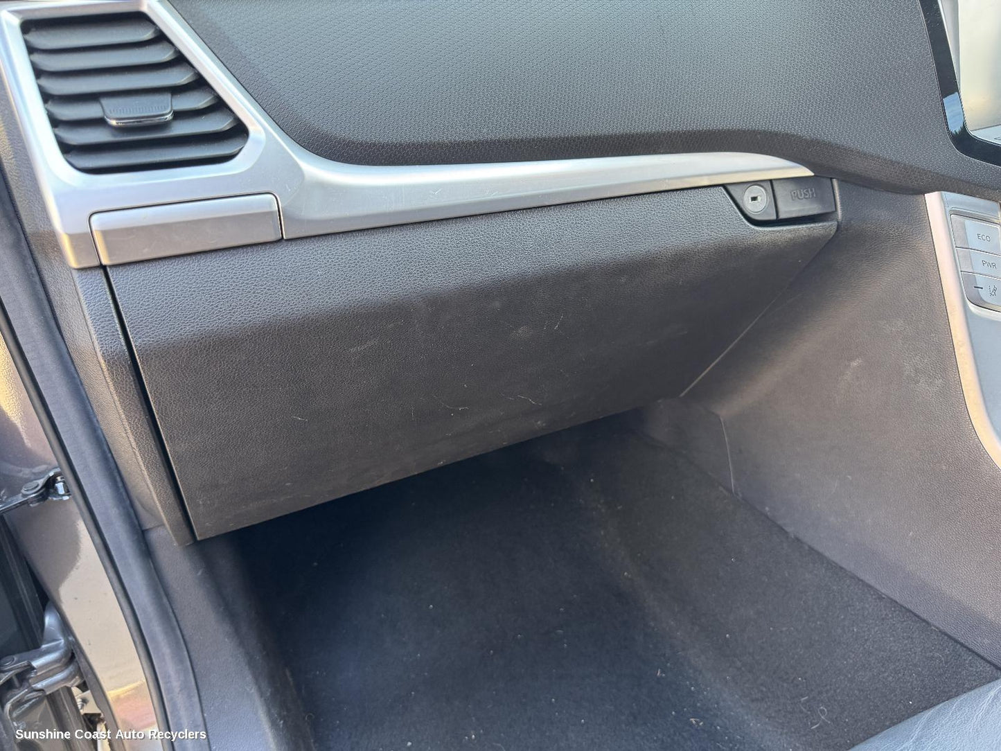 2017-2026 Ldv T60 Glove Box