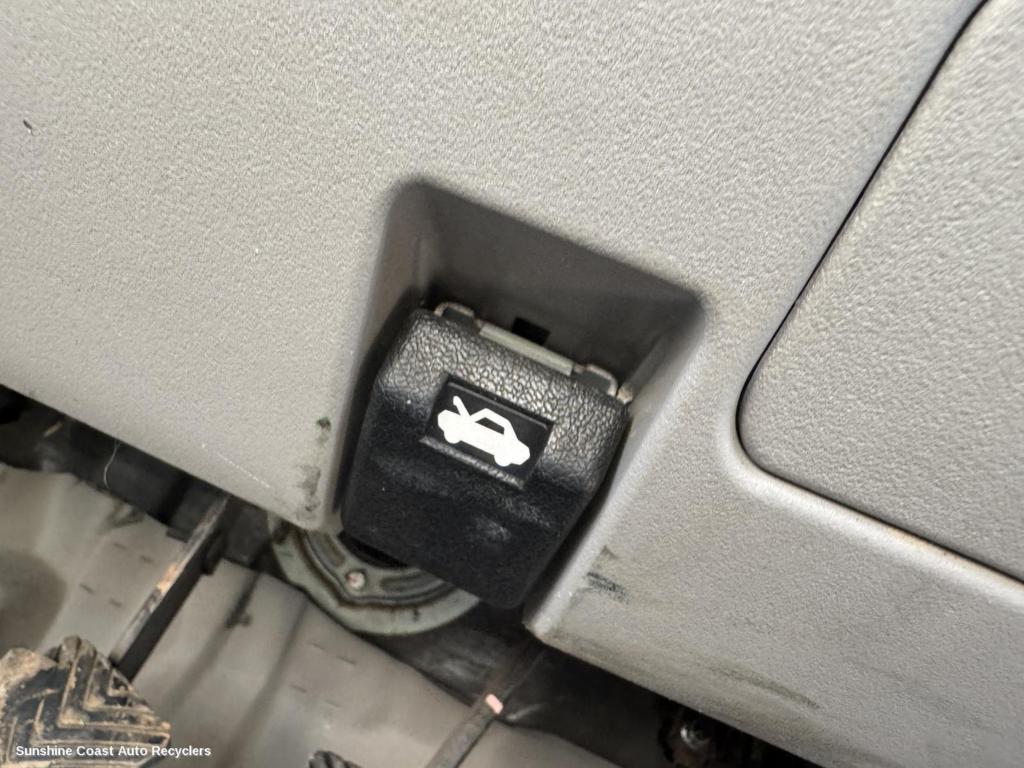 2008 Mitsubishi Triton Bonnet Release