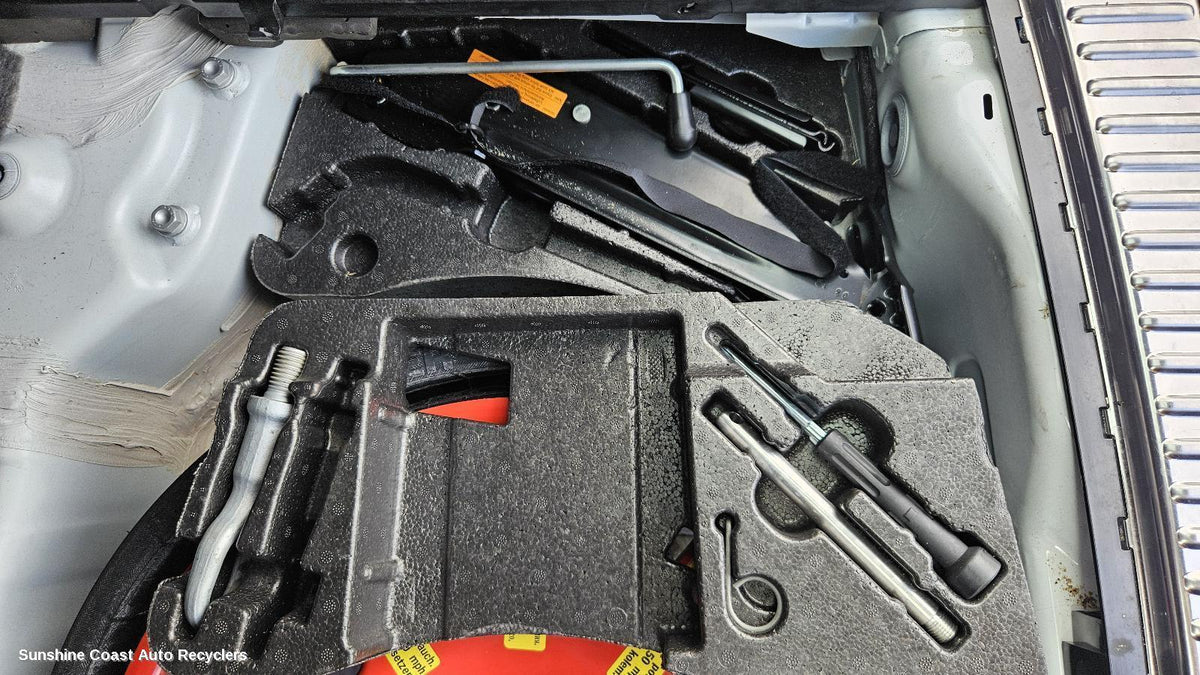 2010-2018 Volkswagen Touareg Jack Tool Kit