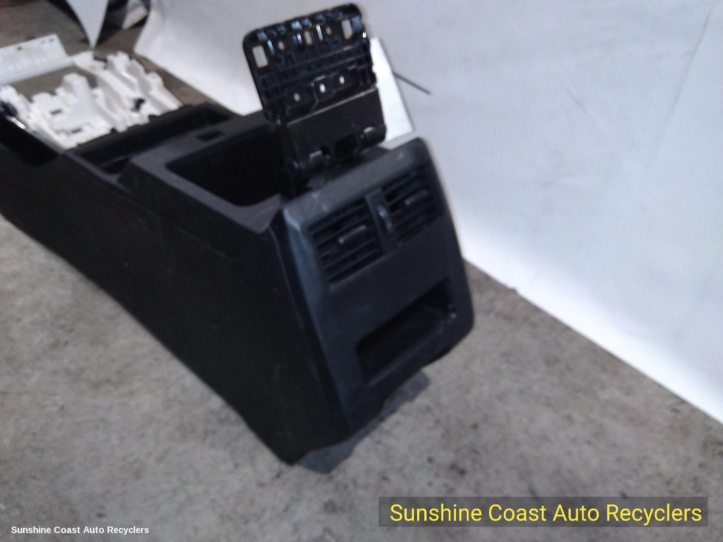 2021-2026 Mitsubishi Outlander Console
