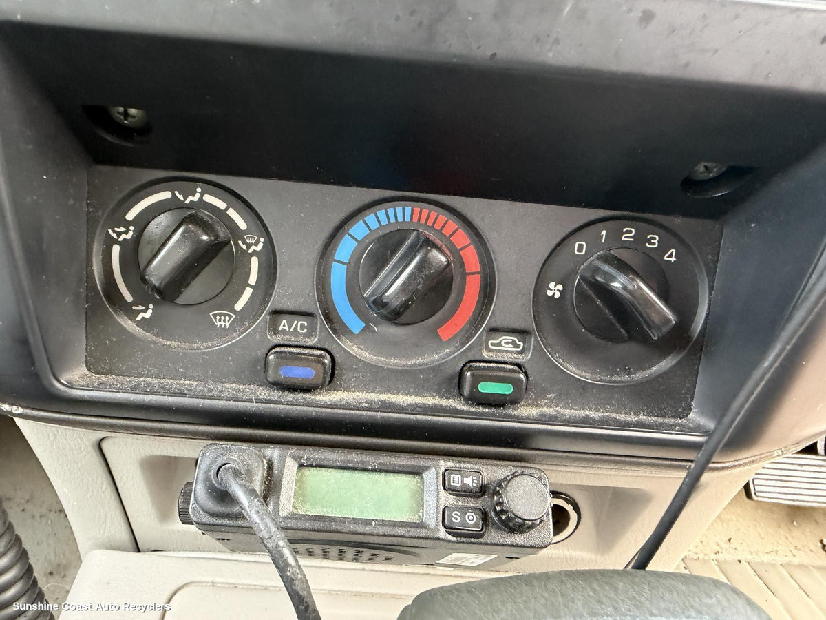 1997-2017 Nissan Patrol Heater Ac Controls