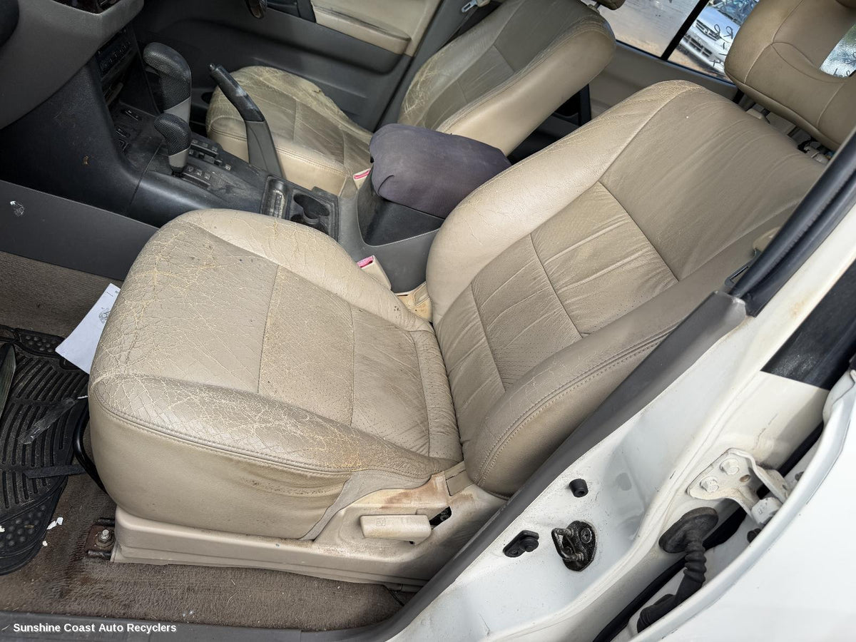 2000-2006 Mitsubishi Pajero Front Seat