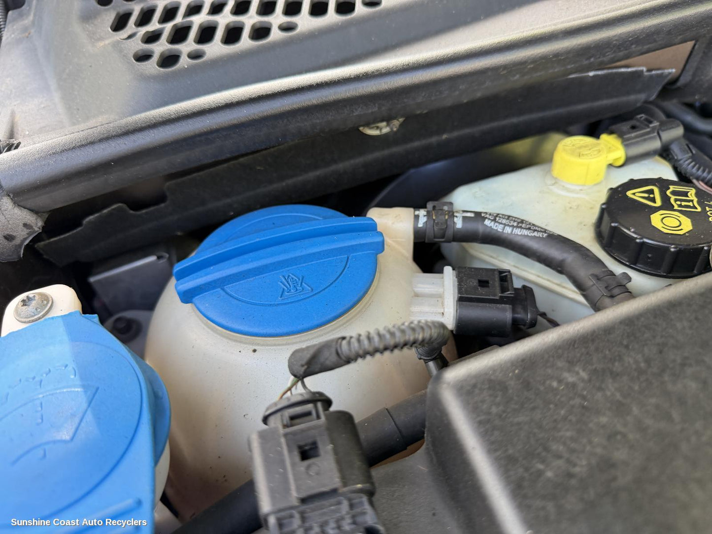 2010-2022 Volkswagen Amarok Overflow Bottle