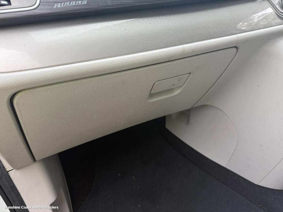 2015-2025 Ldv G10 Glove Box