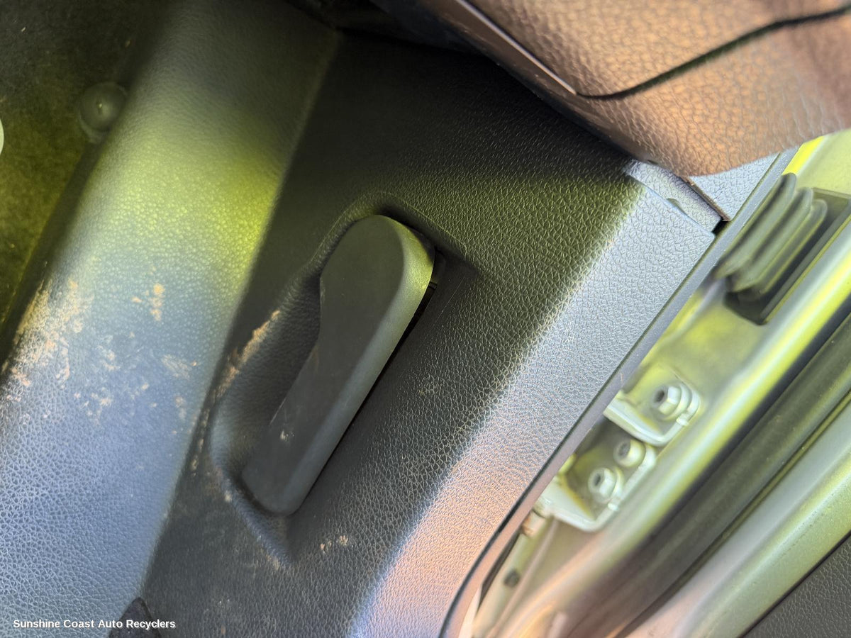 2004-2009 Volkswagen Golf Bonnet Release