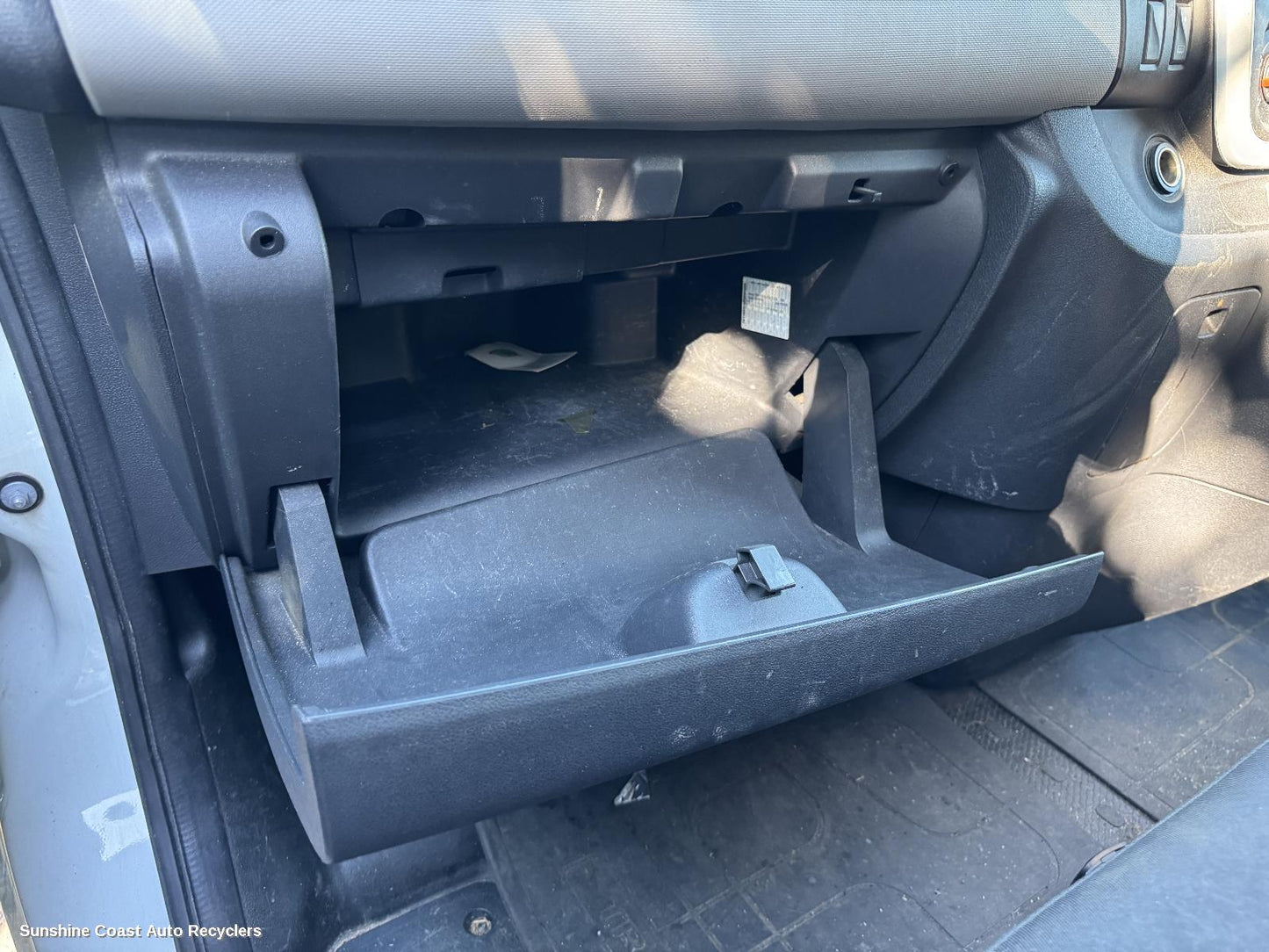2015-2026 Renault Trafic Glove Box