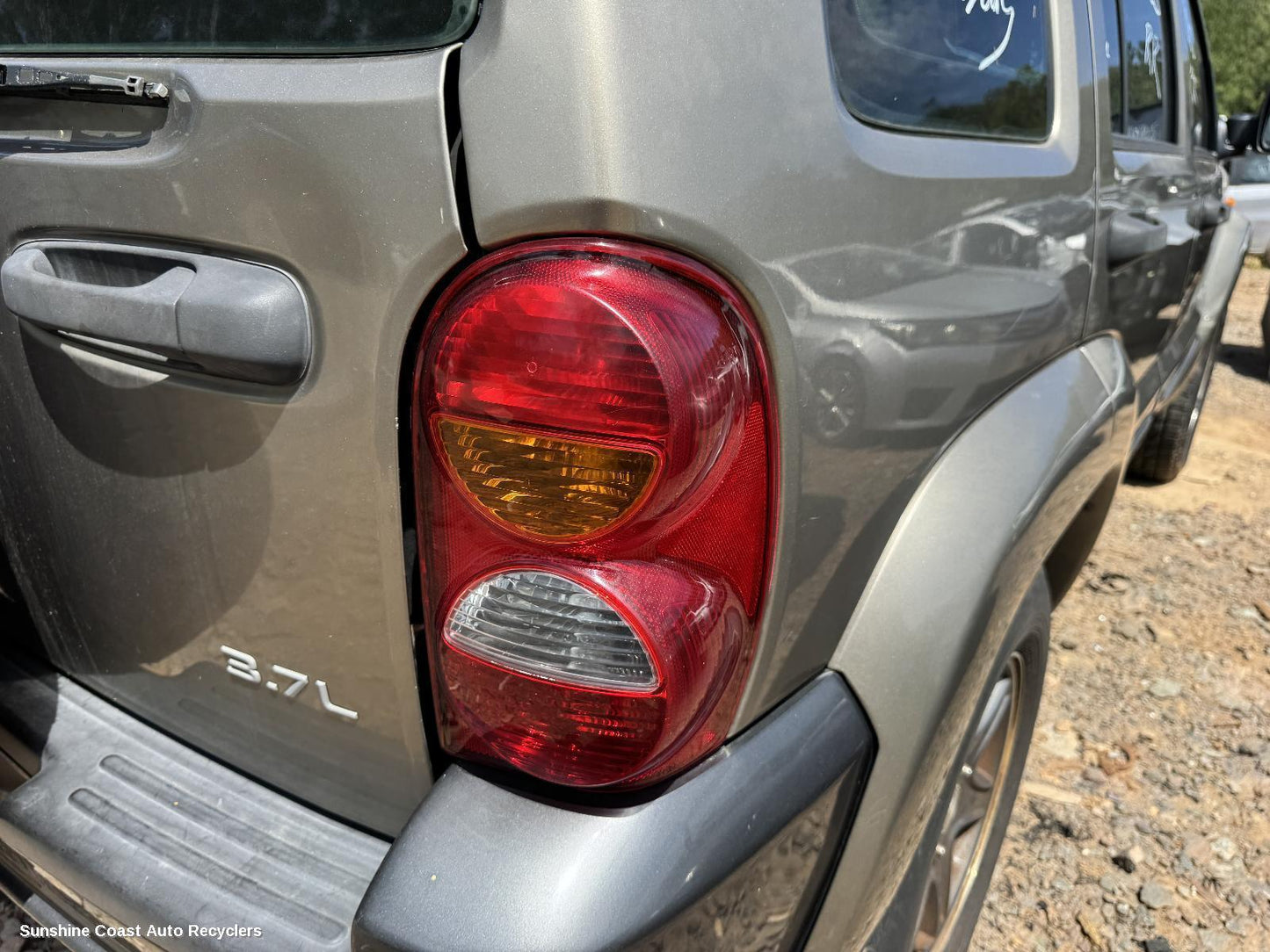 2004 Jeep Cherokee Right Taillight