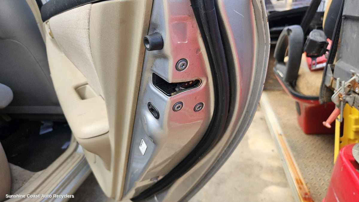 2001-2007 Toyota Corolla Door Boot Gate Lock