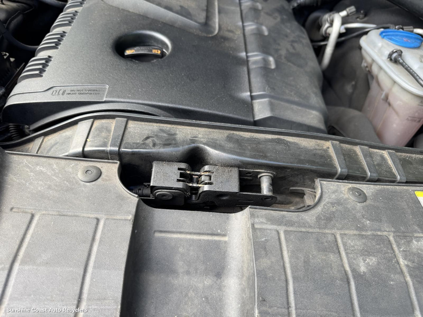 2008-2017 Audi Q5 Bonnet Lock Support