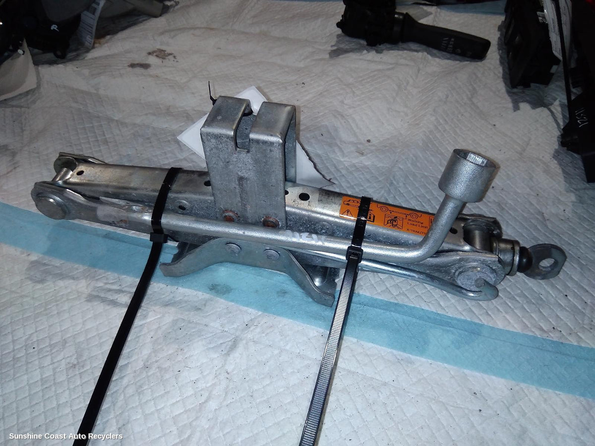 2007-2013 Nissan Xtrail Jack Tool Kit