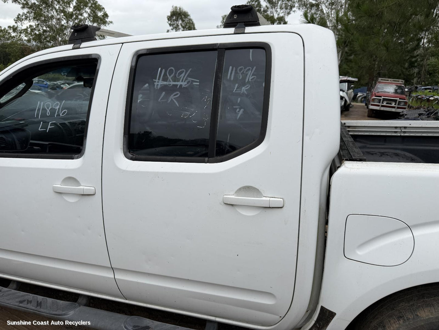 2011 Nissan Navara Left Rear Door Sliding