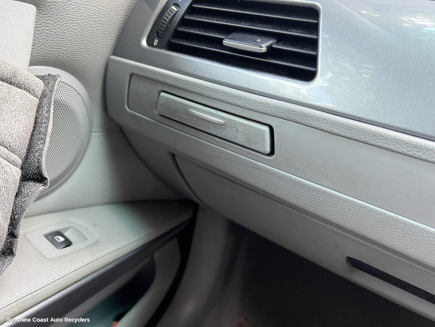 2010 Bmw 3 Series Console