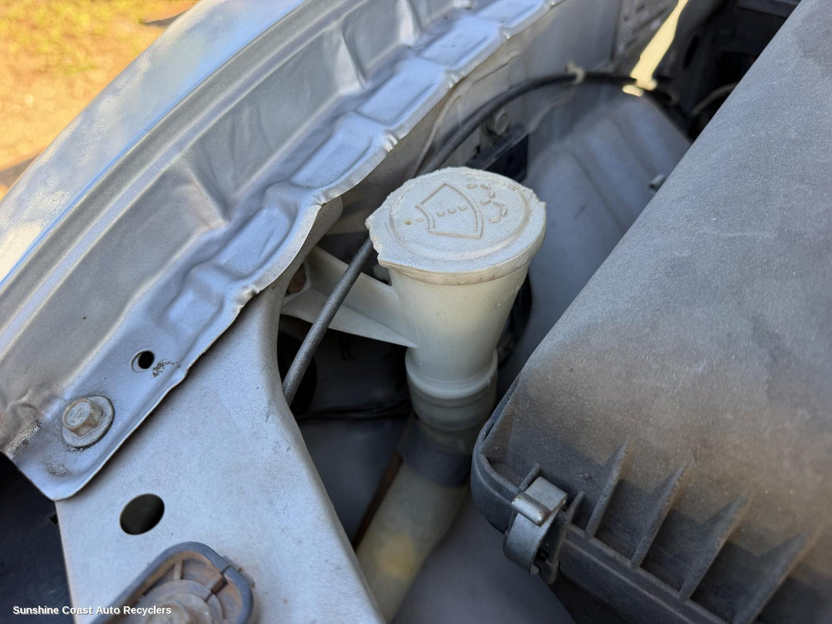 2002-2006 Mitsubishi Pajero Washer Bottle