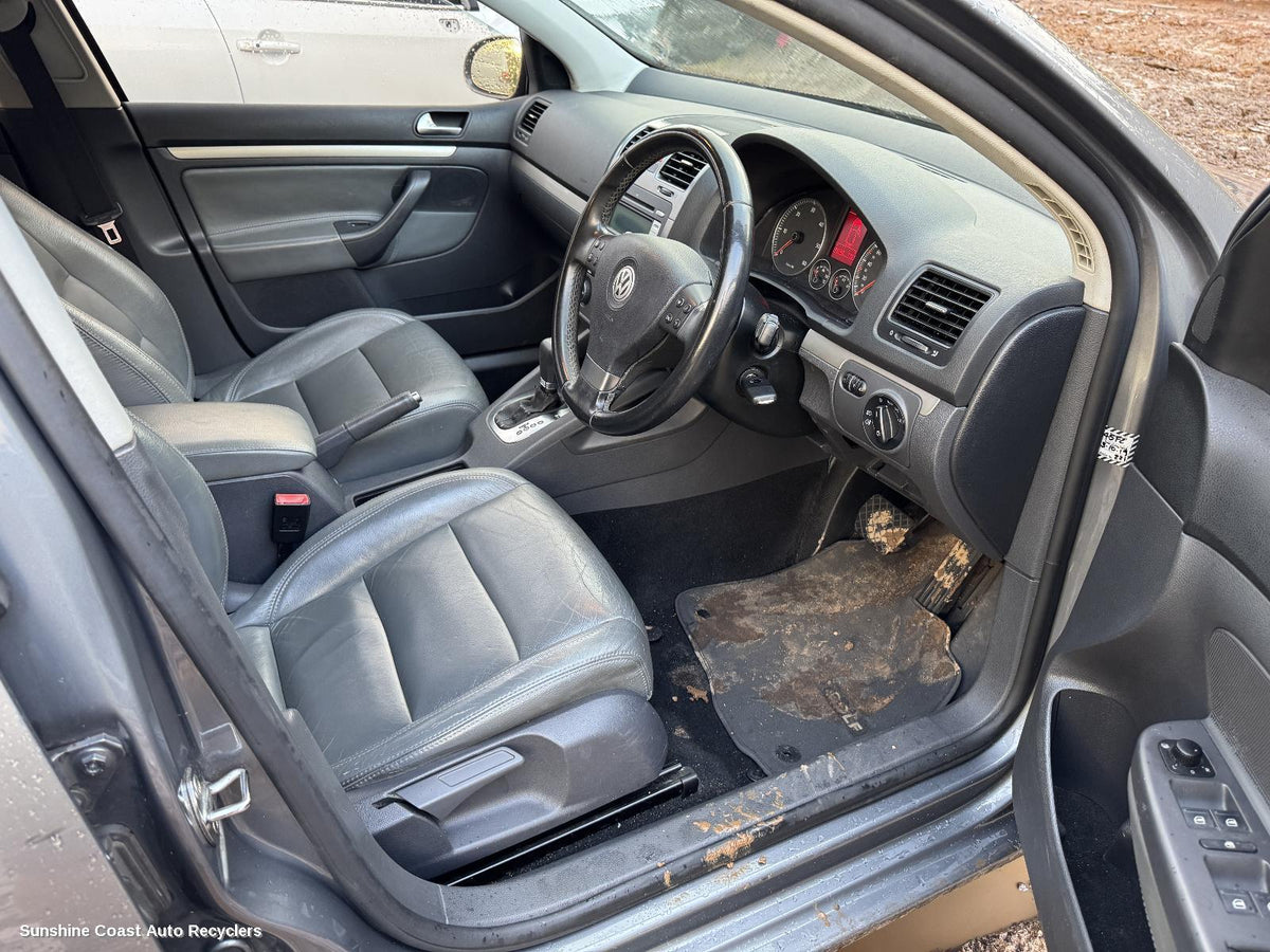 2004-2009 Volkswagen Golf Front Seat