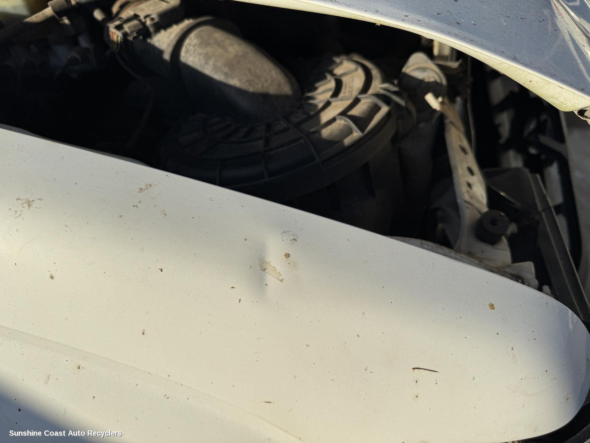 2001-2005 Toyota Hilux Right Guard