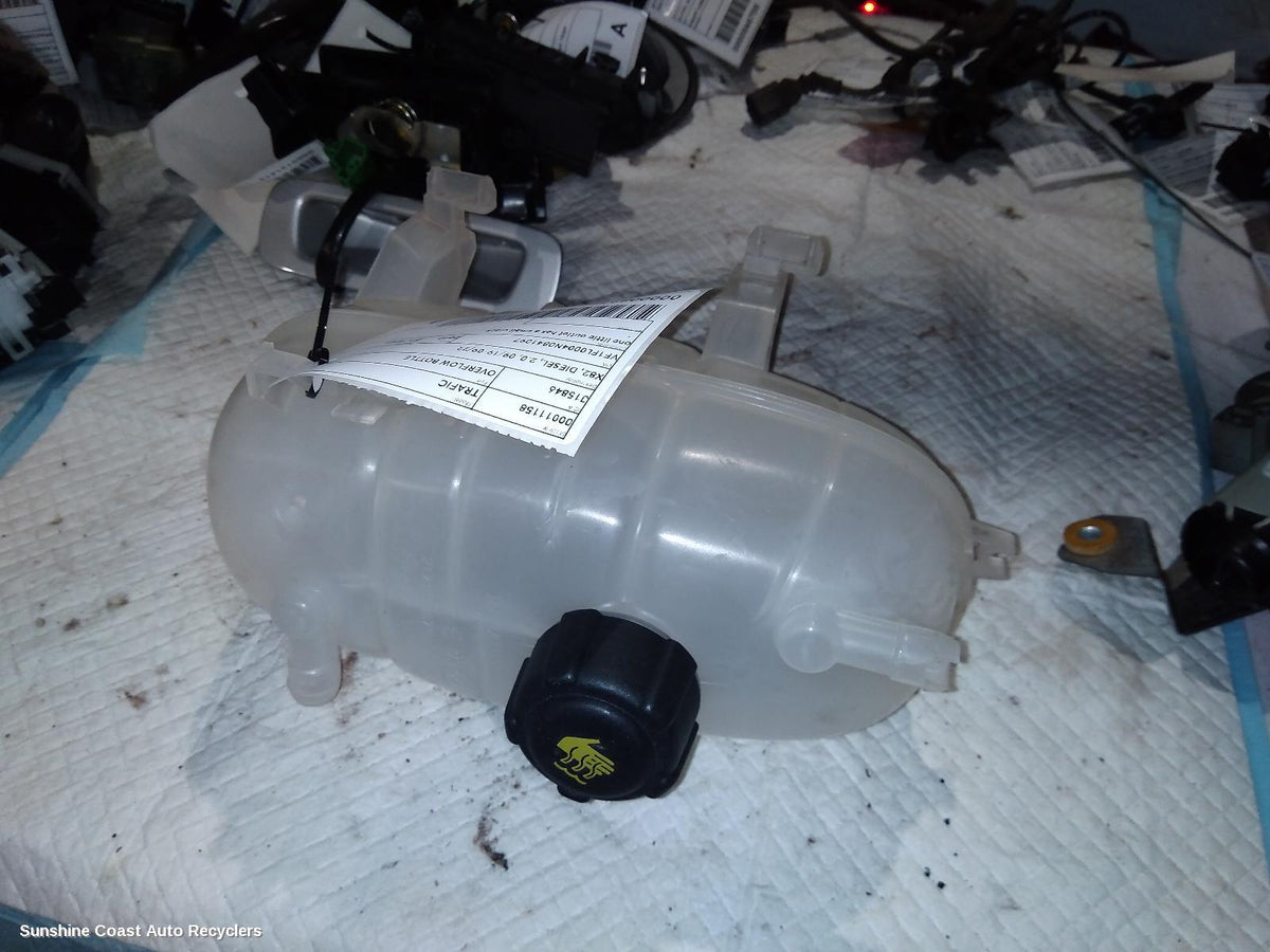 2019-2022 Renault Trafic Overflow Bottle