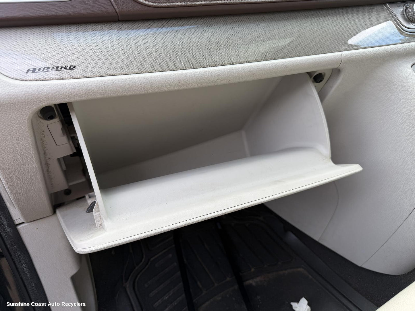 2015-2025 Ldv G10 Glove Box