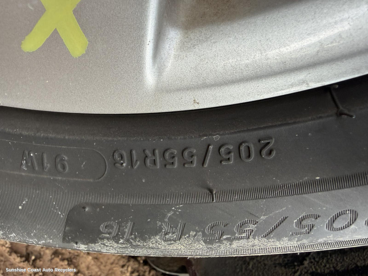 2013-2016 Nissan Pulsar Tyre