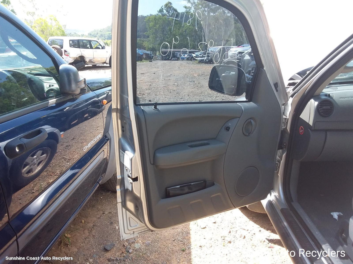 2001-2007 Jeep Cherokee Door Handle