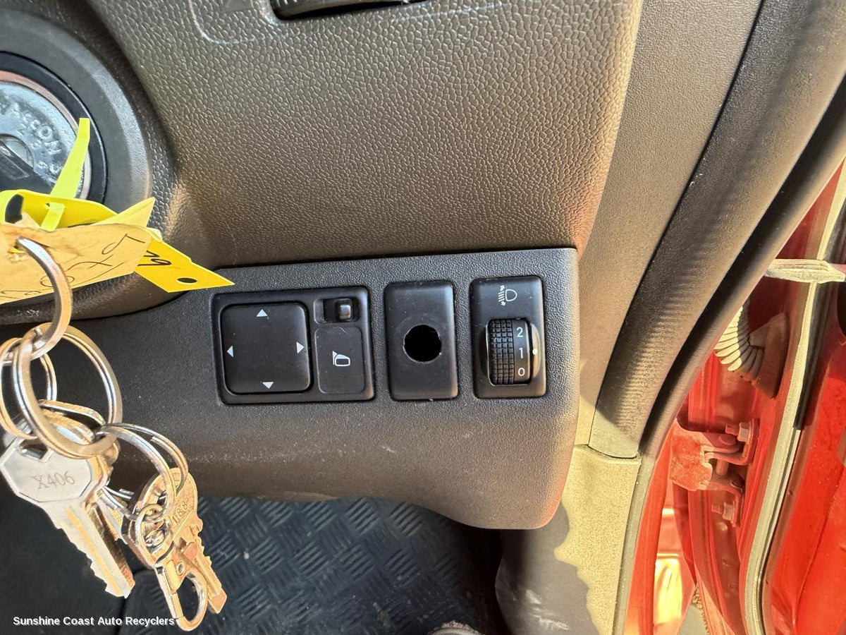 2005-2015 Nissan Navara Misc Switch Relay
