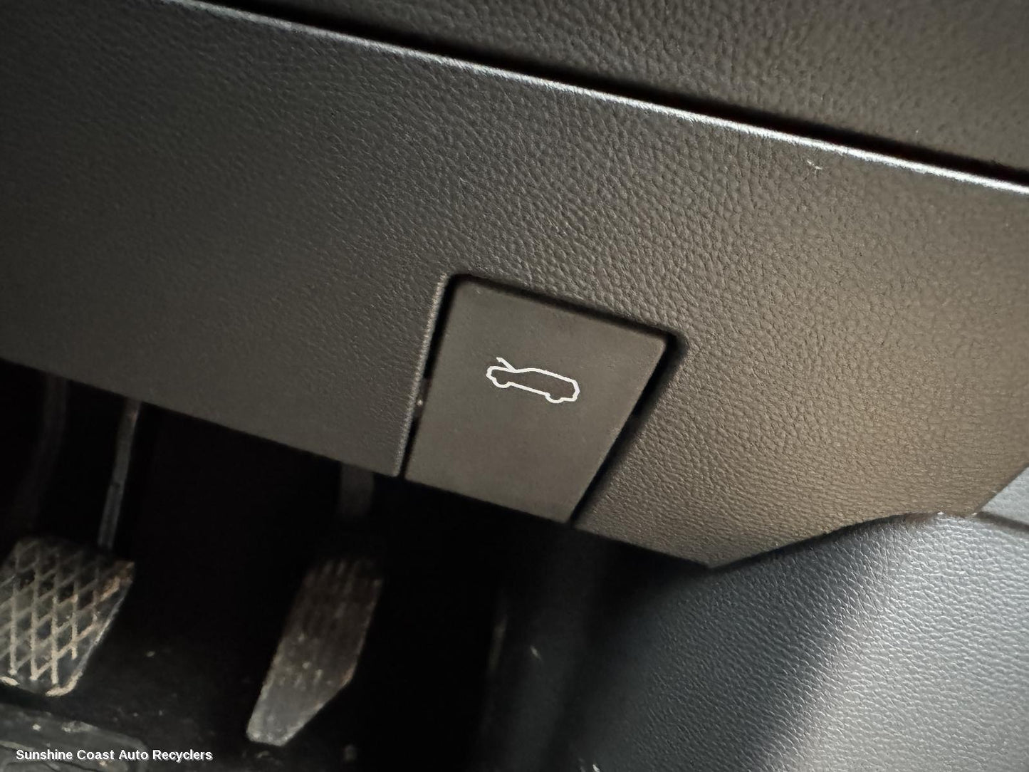 2022 Ldv D90 Bonnet Release