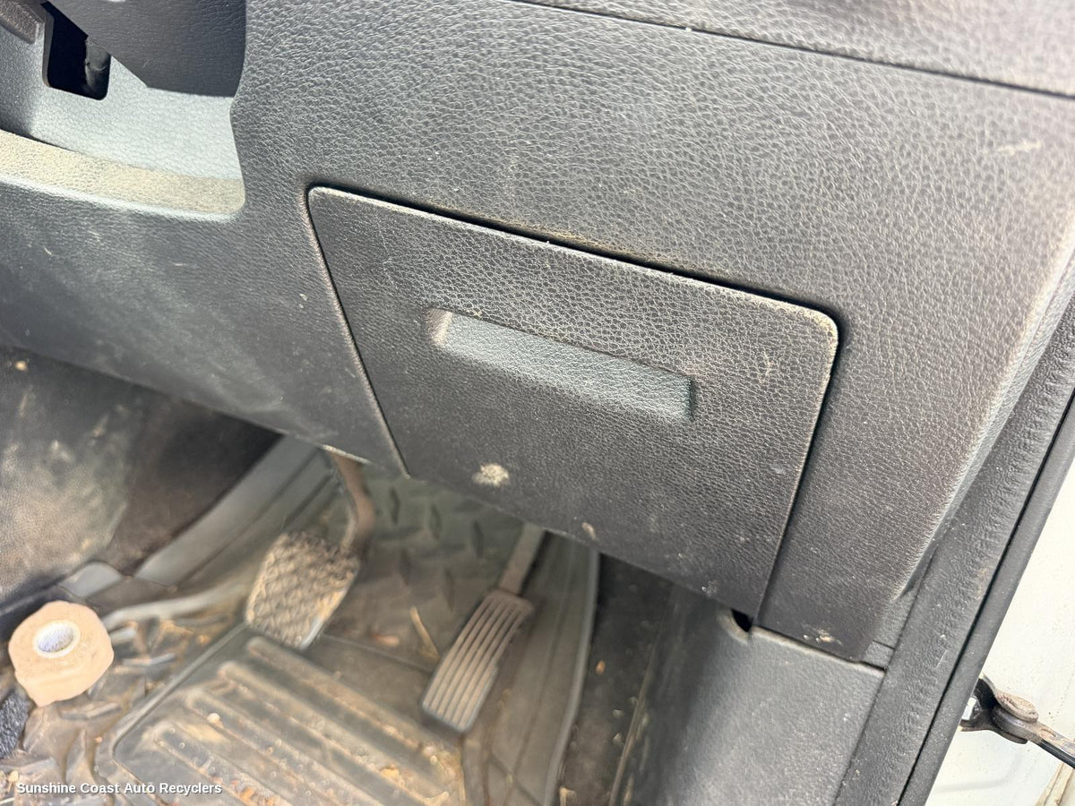 2015-2025 Ldv G10 Glove Box