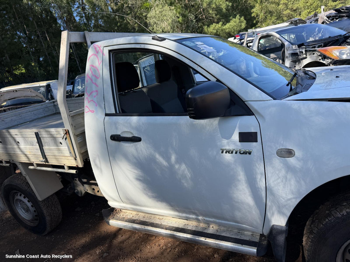 2006-2015 Mitsubishi Triton Door Handle