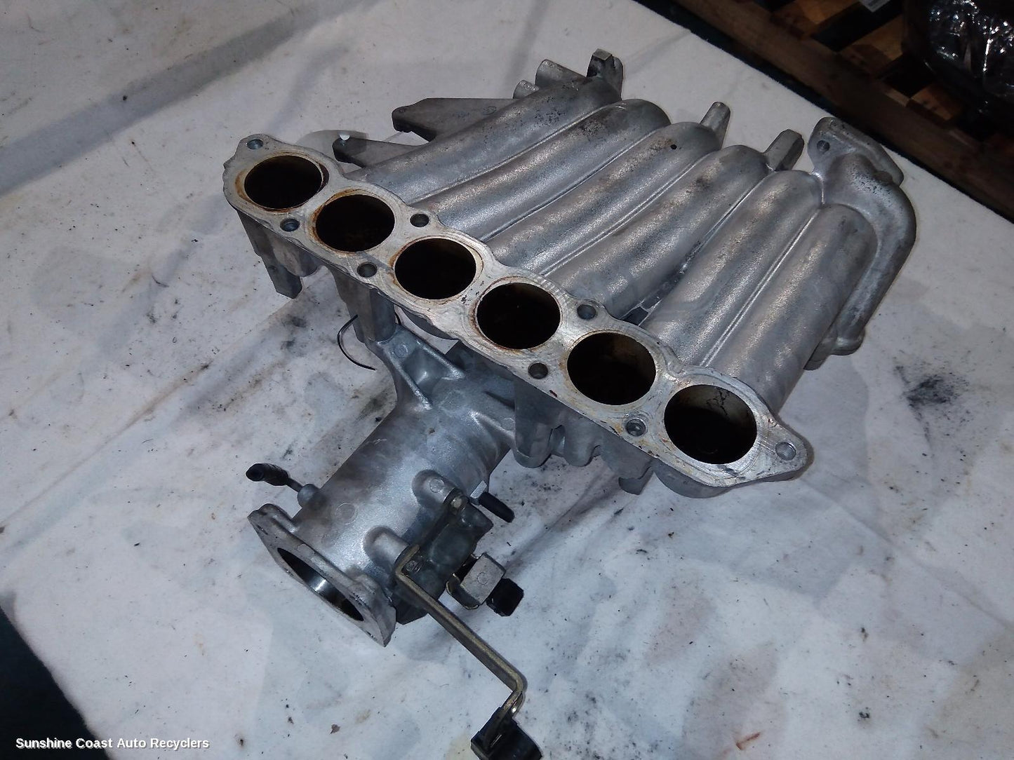 2002 Mitsubishi Pajero Manifold