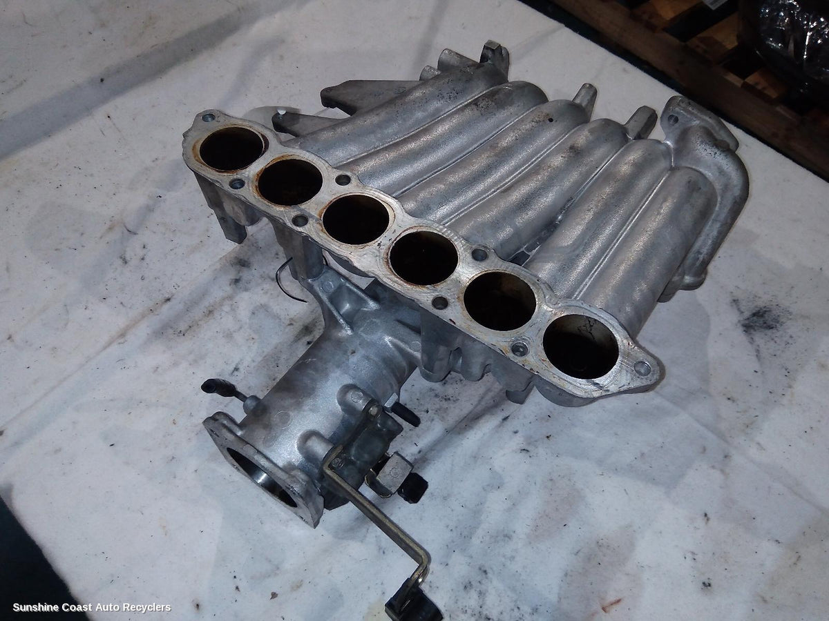 2000-2004 Mitsubishi Pajero Manifold
