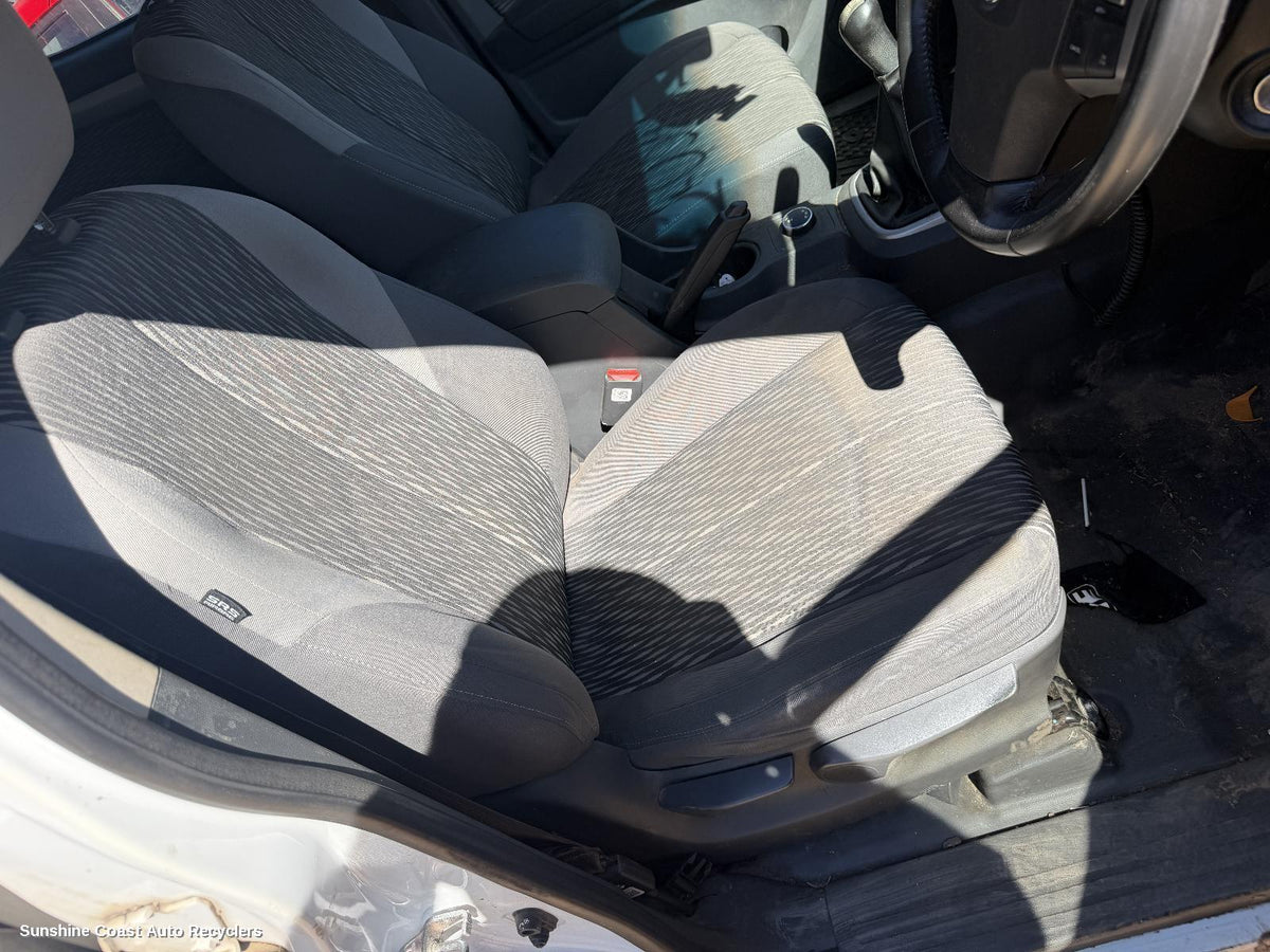 2013-2016 Holden Colorado Front Seat