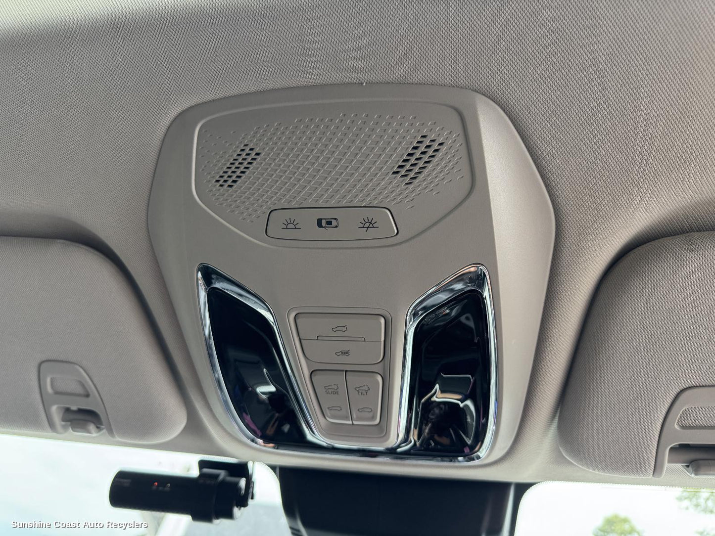 2022 Ldv D90 Courtesy Light