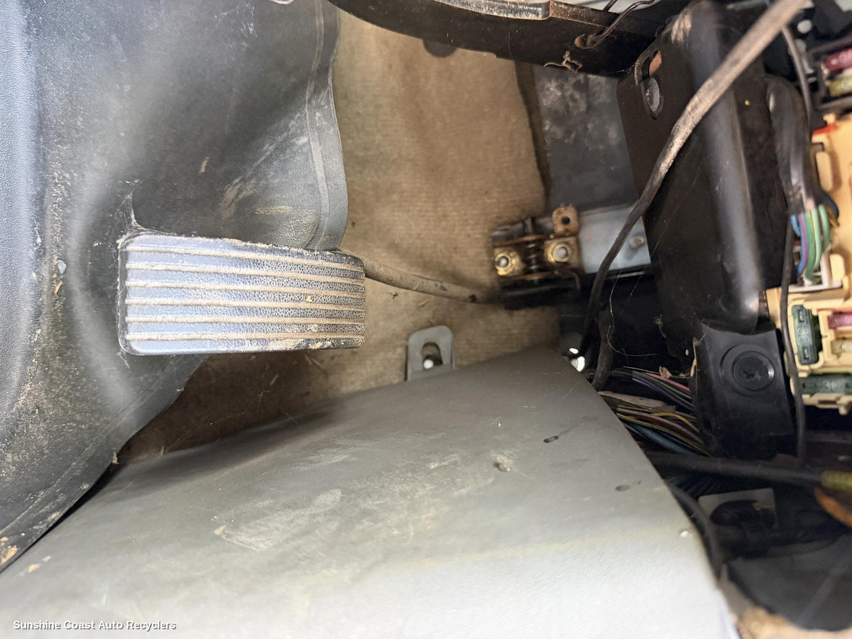 2000-2002 Mitsubishi Pajero Pedal Assembly