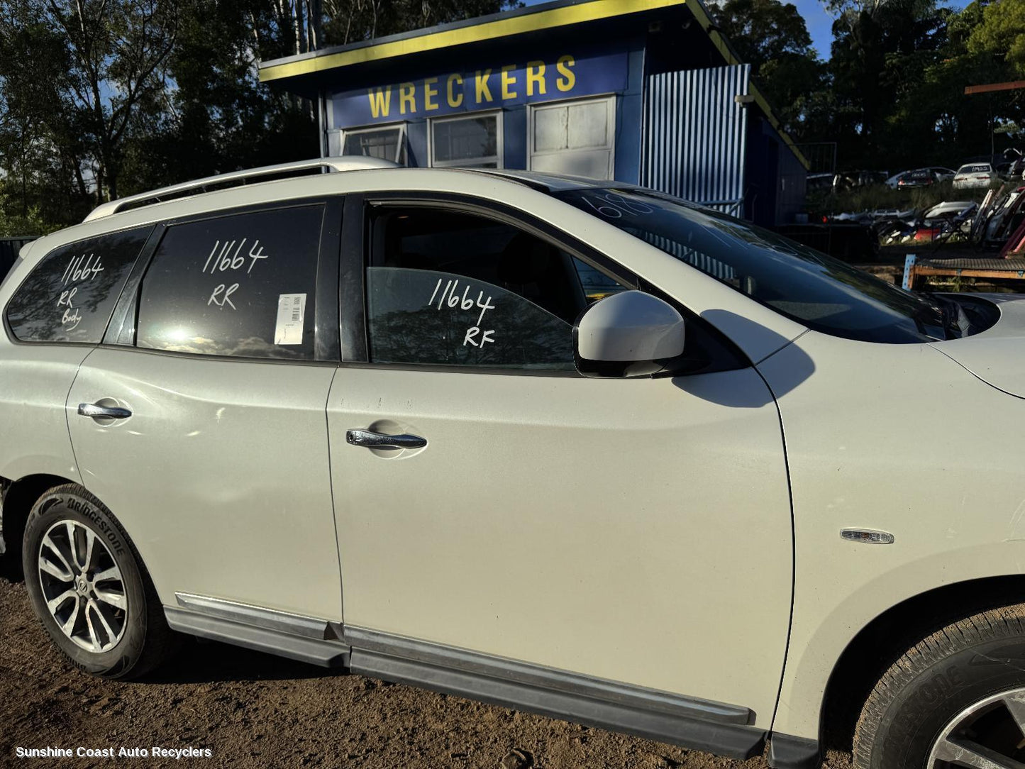 2016 Nissan Pathfinder Right Front Door