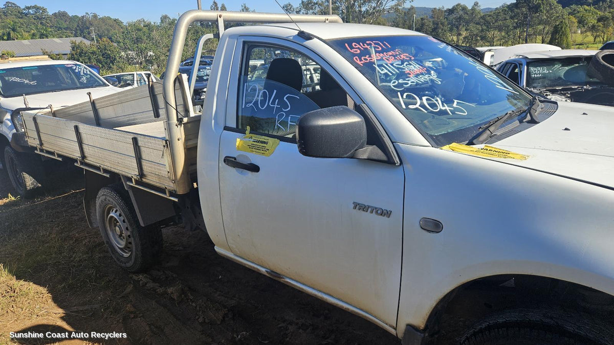 2009-2015 Mitsubishi Triton Right Front Door Window