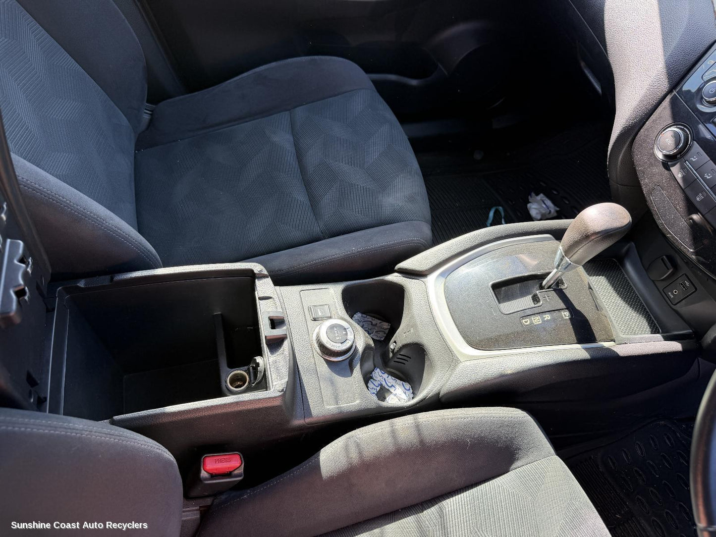 2014 Nissan Xtrail Console