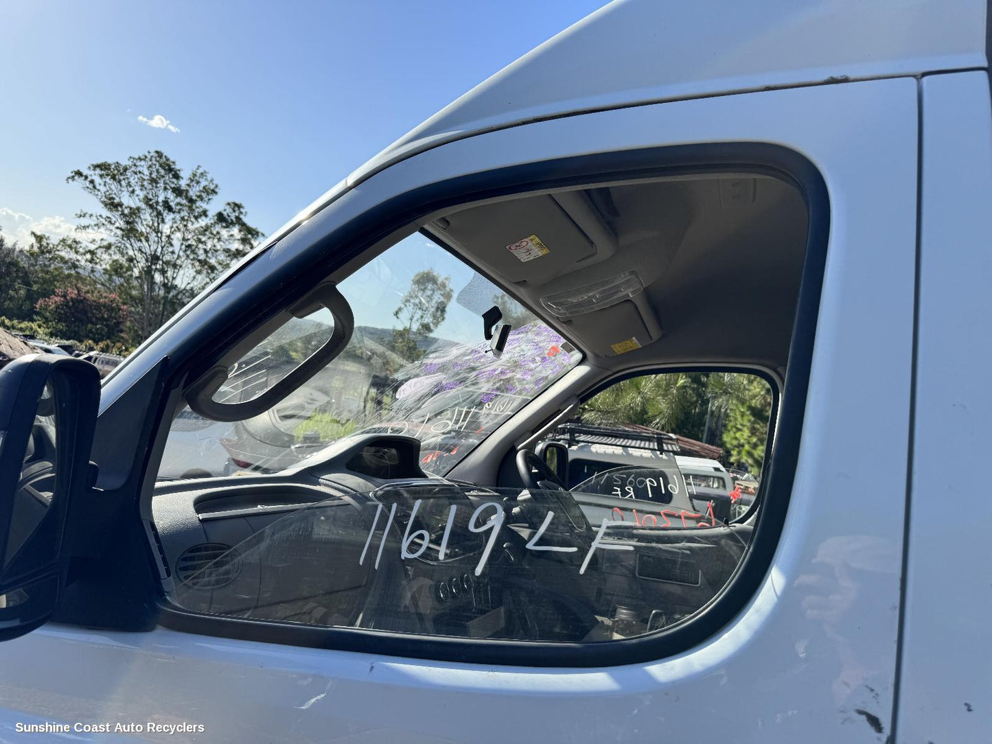 2020 Ldv V80 Left Front Door Window