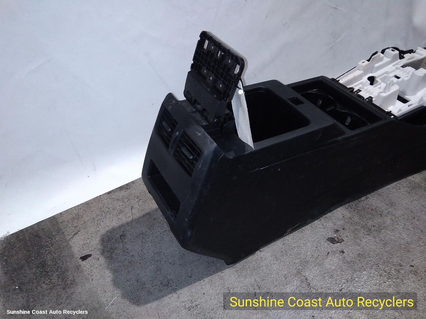 2021-2026 Mitsubishi Outlander Console