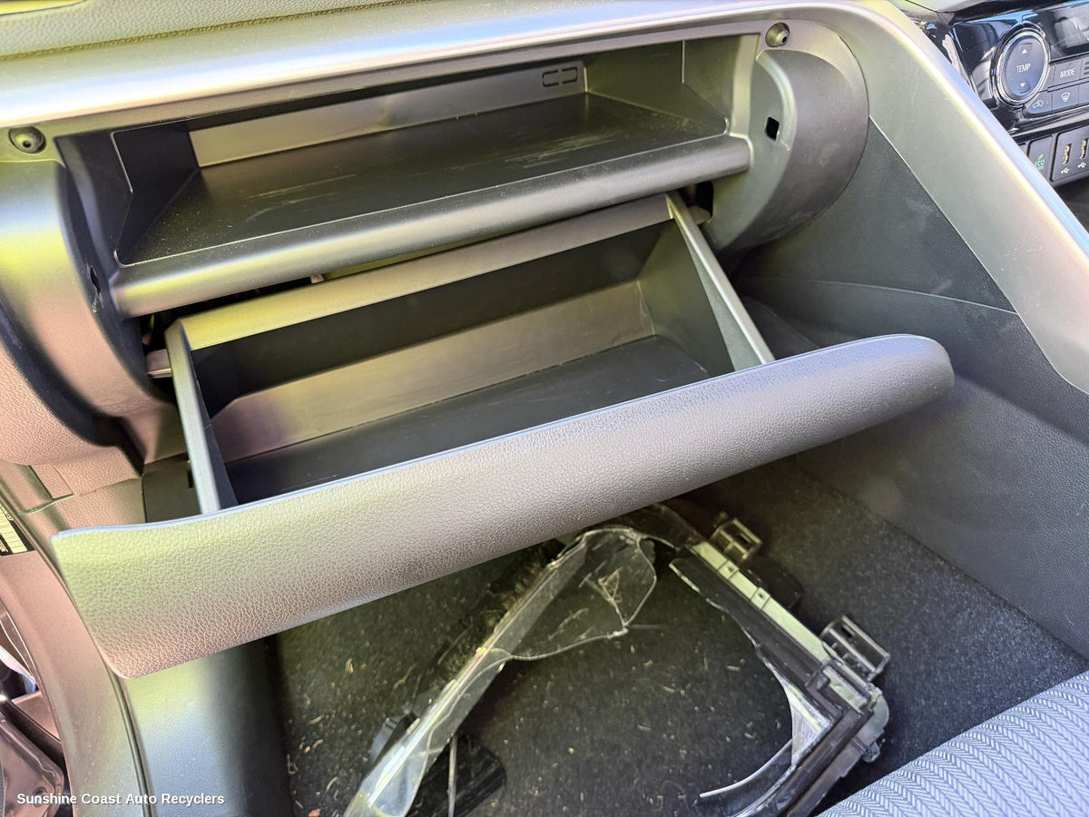 2017-2026 Mitsubishi Eclipse Cross Glove Box