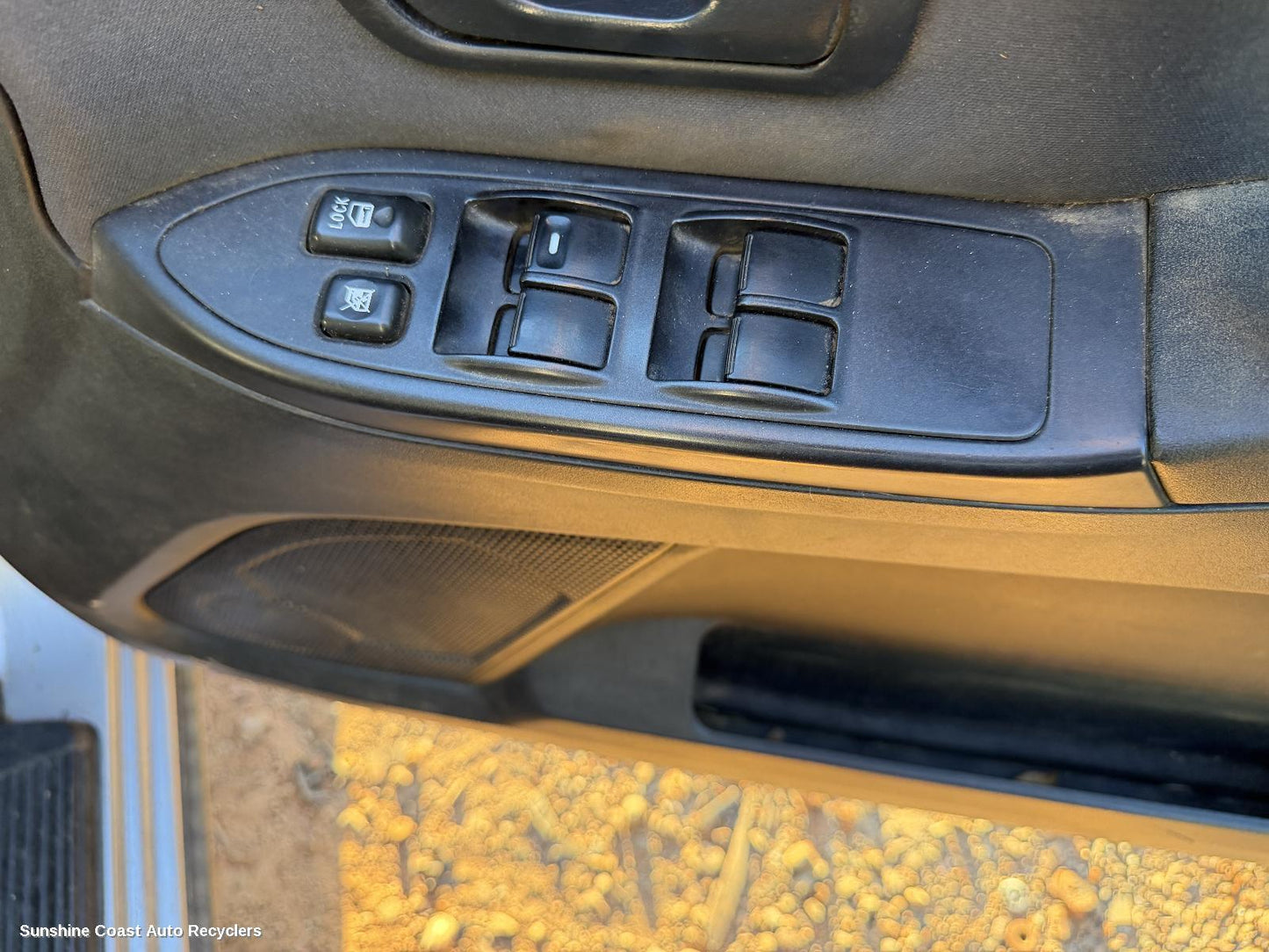 2006-2011 Mitsubishi Pajero Pwr Dr Wind Switch