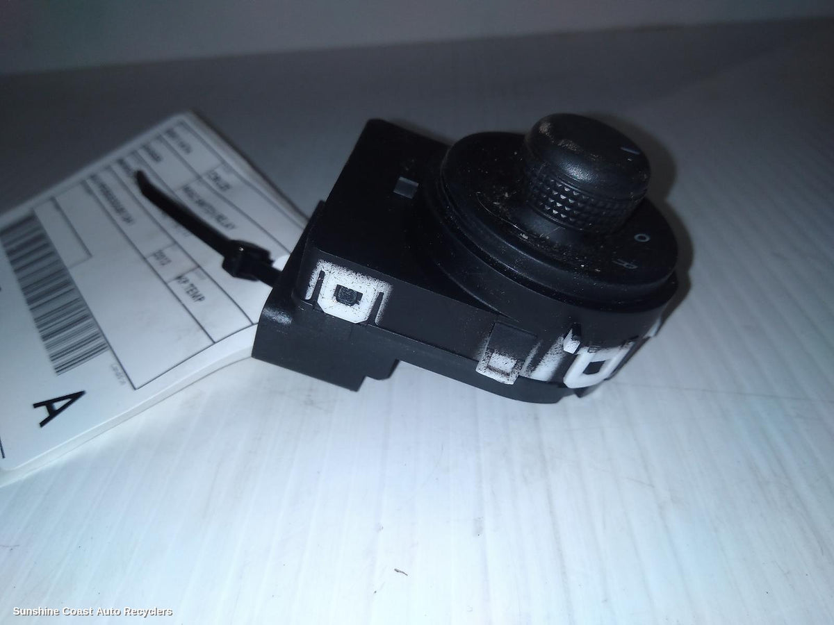 2011-2017 Holden Cruze Misc Switch Relay