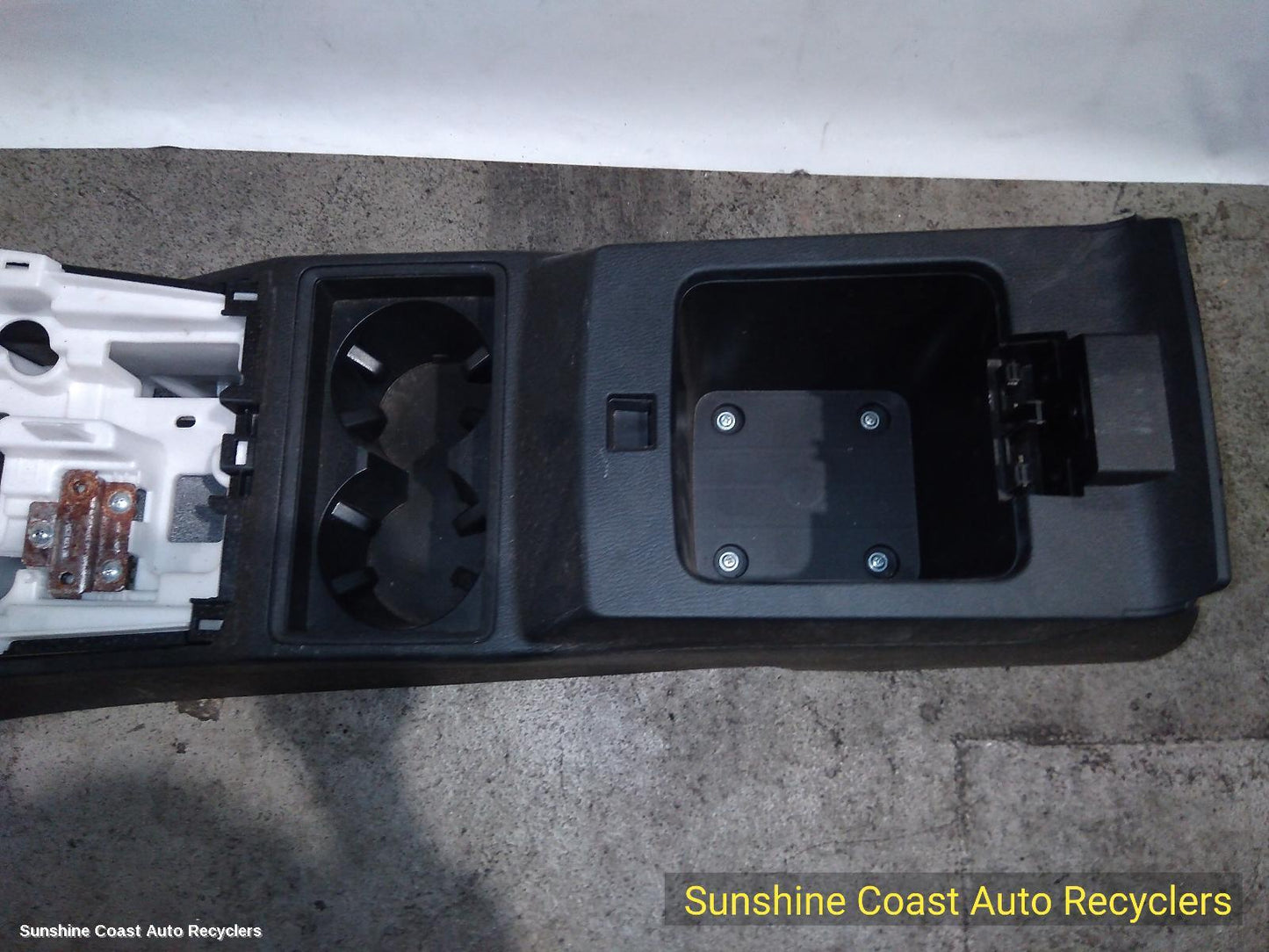 2021-2026 Mitsubishi Outlander Console